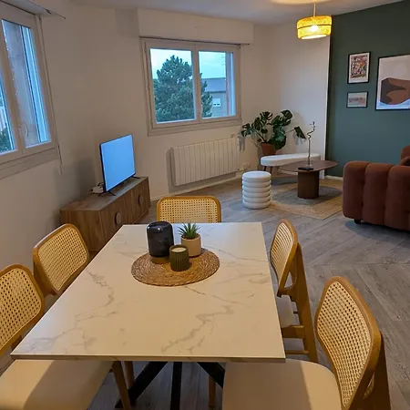 Le 143 Blum, 2 Bedrooms, 5 Personnes * Clermont-Ferrand